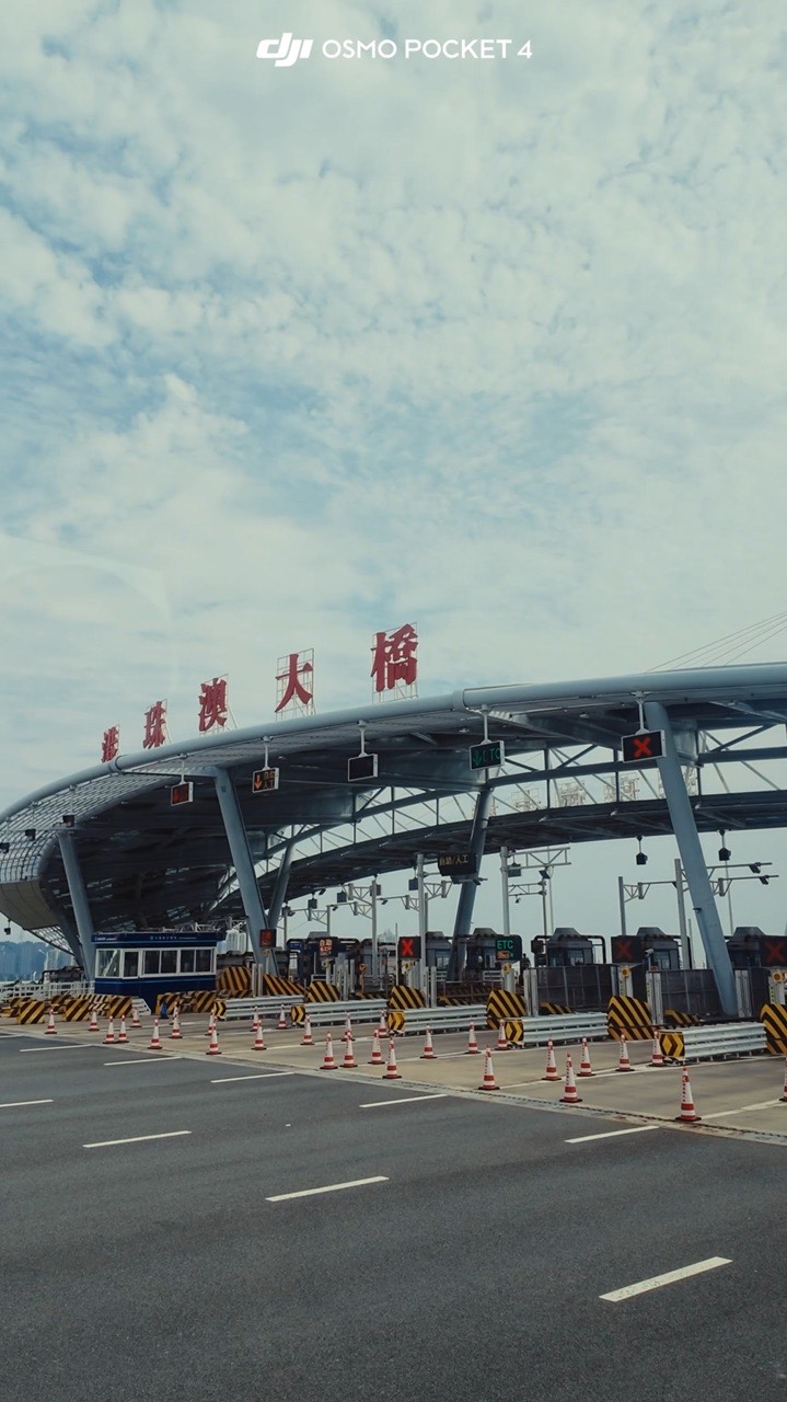 坐在金巴上過港珠澳大橋